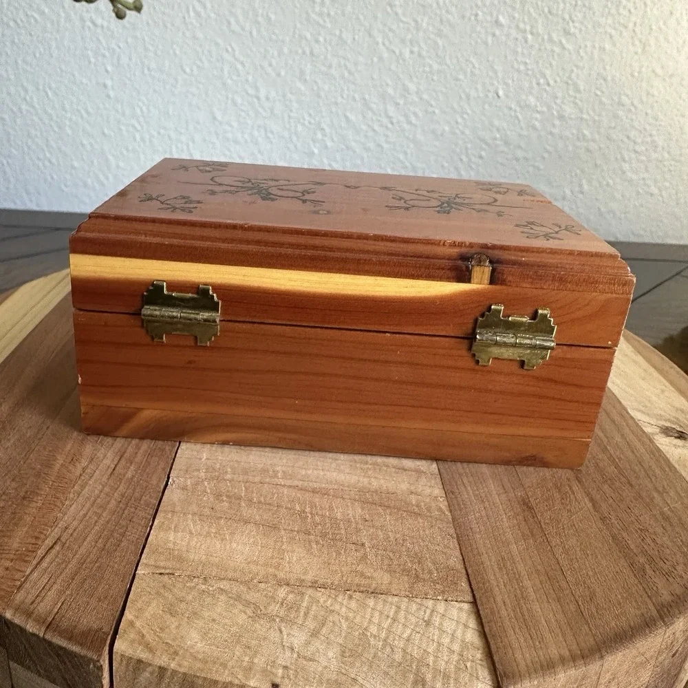 Vintage USA Artisan Cedar Trinket Jewelry Box 5x3 Inch Handcrafted Floral Design